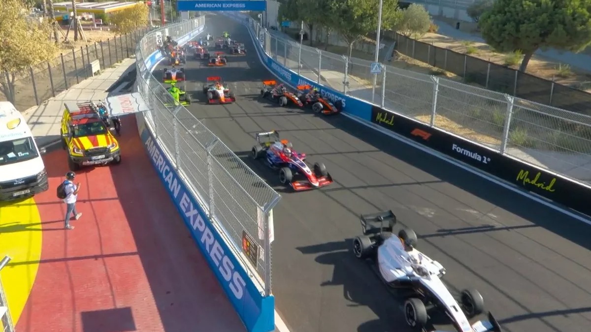 El aparatoso accidente múltiple en la largada que obligó a detener la competencia con bandera roja