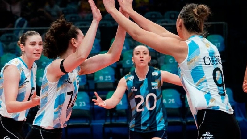 El festejo y desahogo de Bianca Cugno y Agostina Pelozo tras asegurar el pasaje mundialista y panamericano