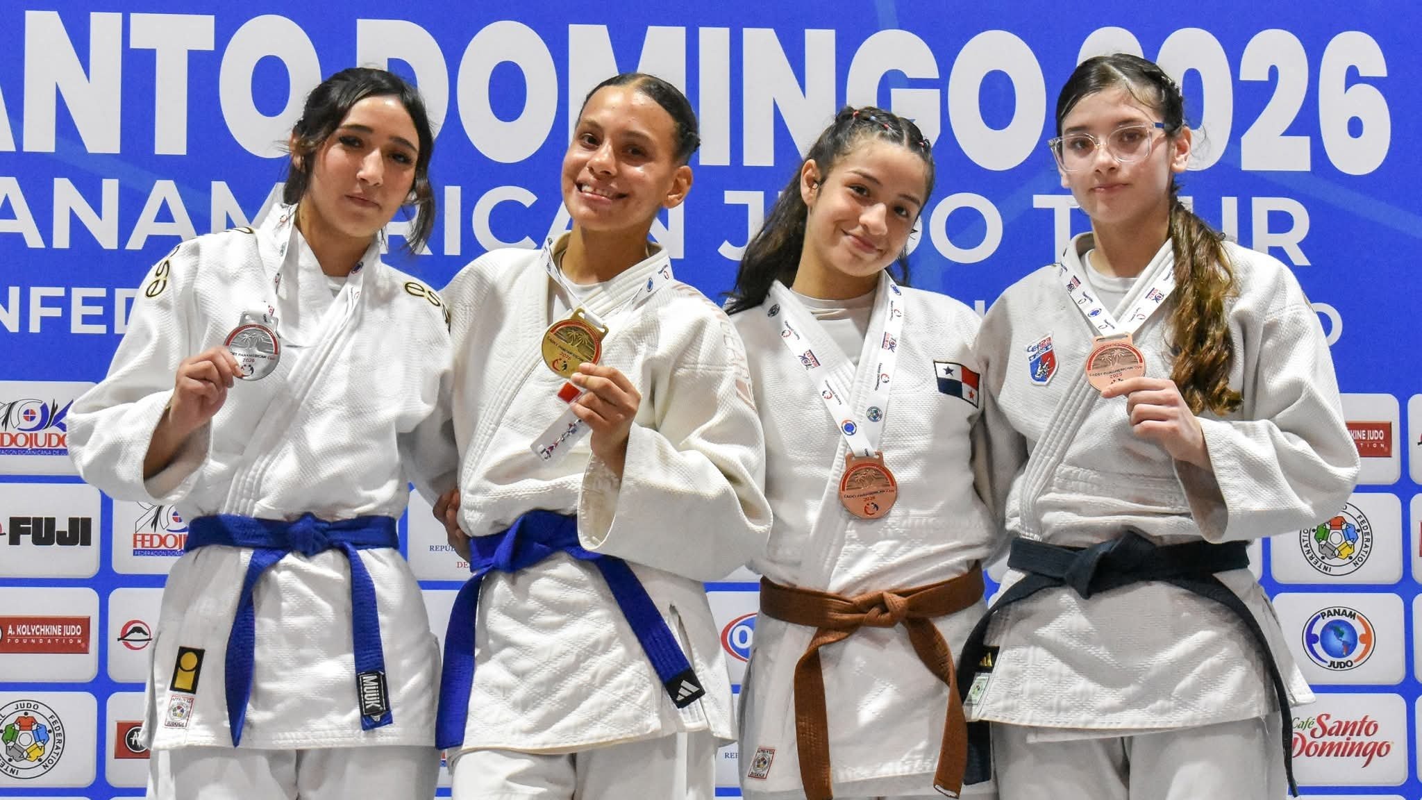 Aylin Prola con su medalla de bronce de los -52 kg en Santo Domingo