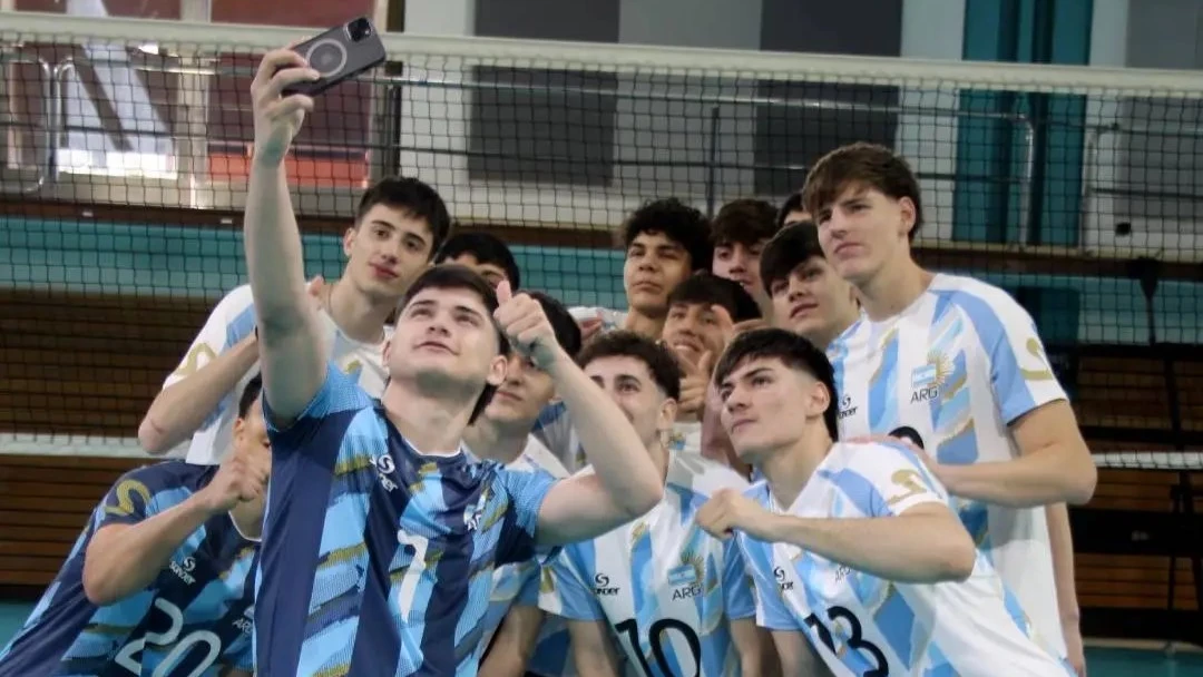La unión del plantel argentino tras asegurar el podio sudamericano y la plaza mundialista