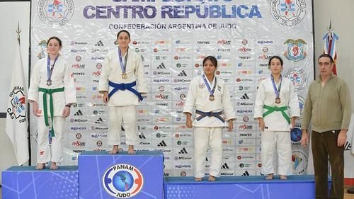 Martina en lo más alto del podio tras consagrarse en el certamen federativo