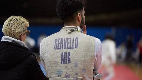 Fiesta albiceleste en Rosario: Augusto Servello venció a Andrea Nigosanti y es campeón suramericano de florete