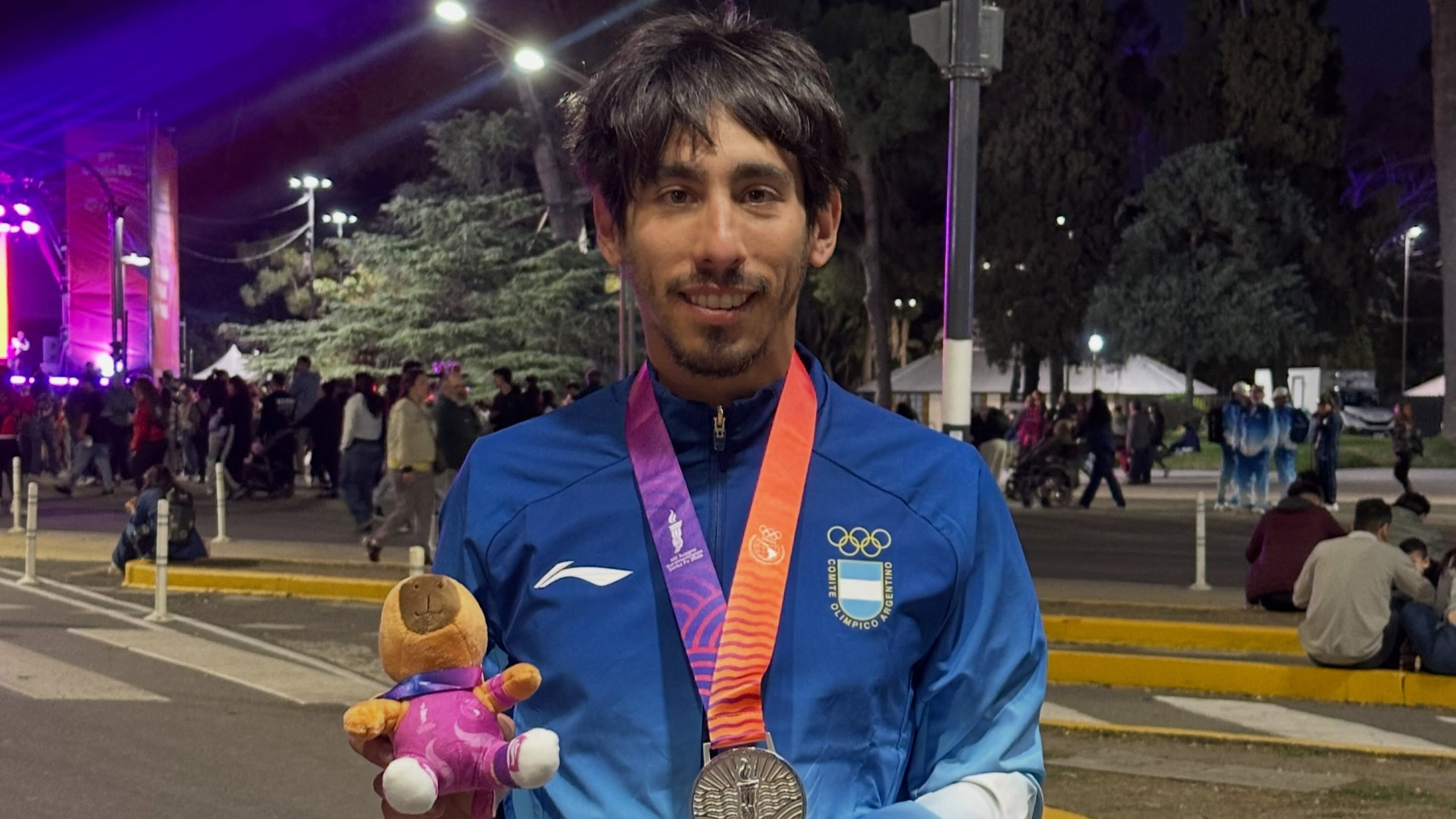 Ken Kuwada, plata por un suspiro: el argentino perdió el oro por 127 milésimas en la eliminación 10.000 metros del patinaje