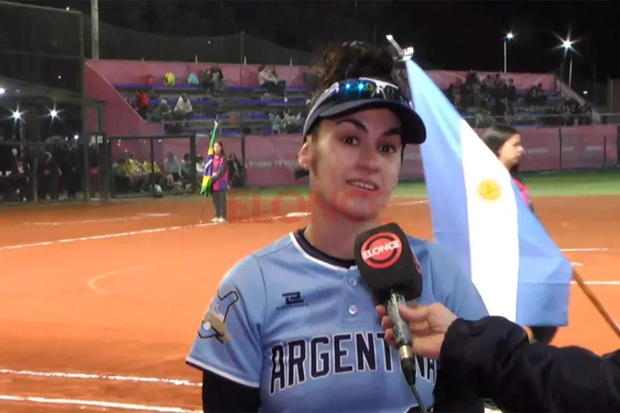 Testimonio de una de las protagonistas argentinas ante la prensa en la zona mixta del estadio paranaense (Foto: Elonce)