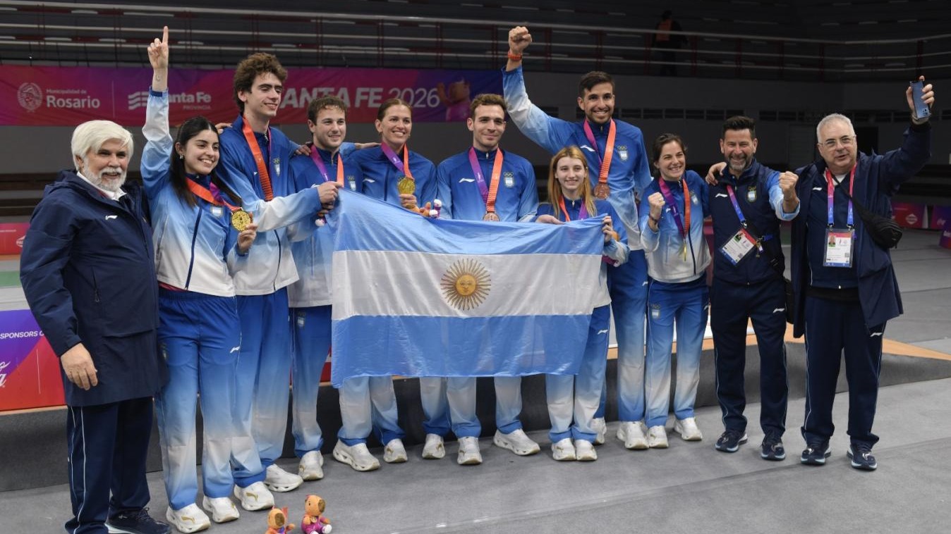 La delegación argentina celebra la cosecha de medallas obtenida durante la primera jornada de judo
