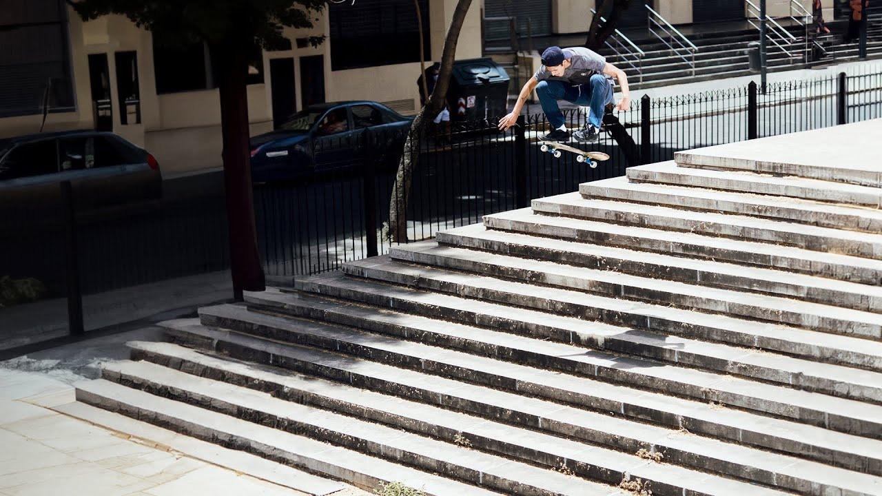 Mauro Iglesias en plena rutina acrobática en su skate