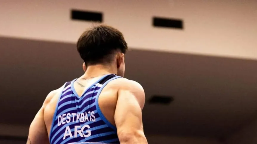 Agustín sumó la primera medalla en lucha para la argentina