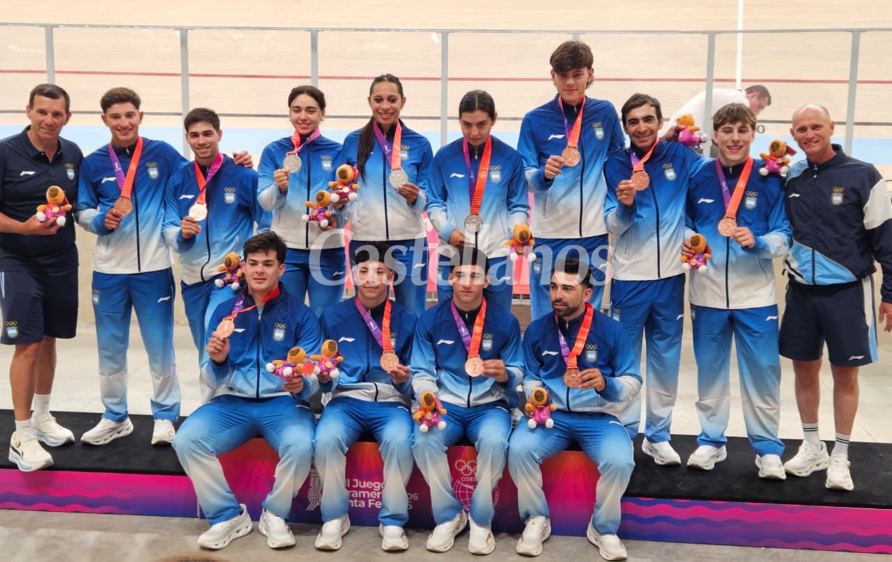La delegación argentina de ciclismo de pista en el podio de Rafaela / Crédito: Diario Castellanos