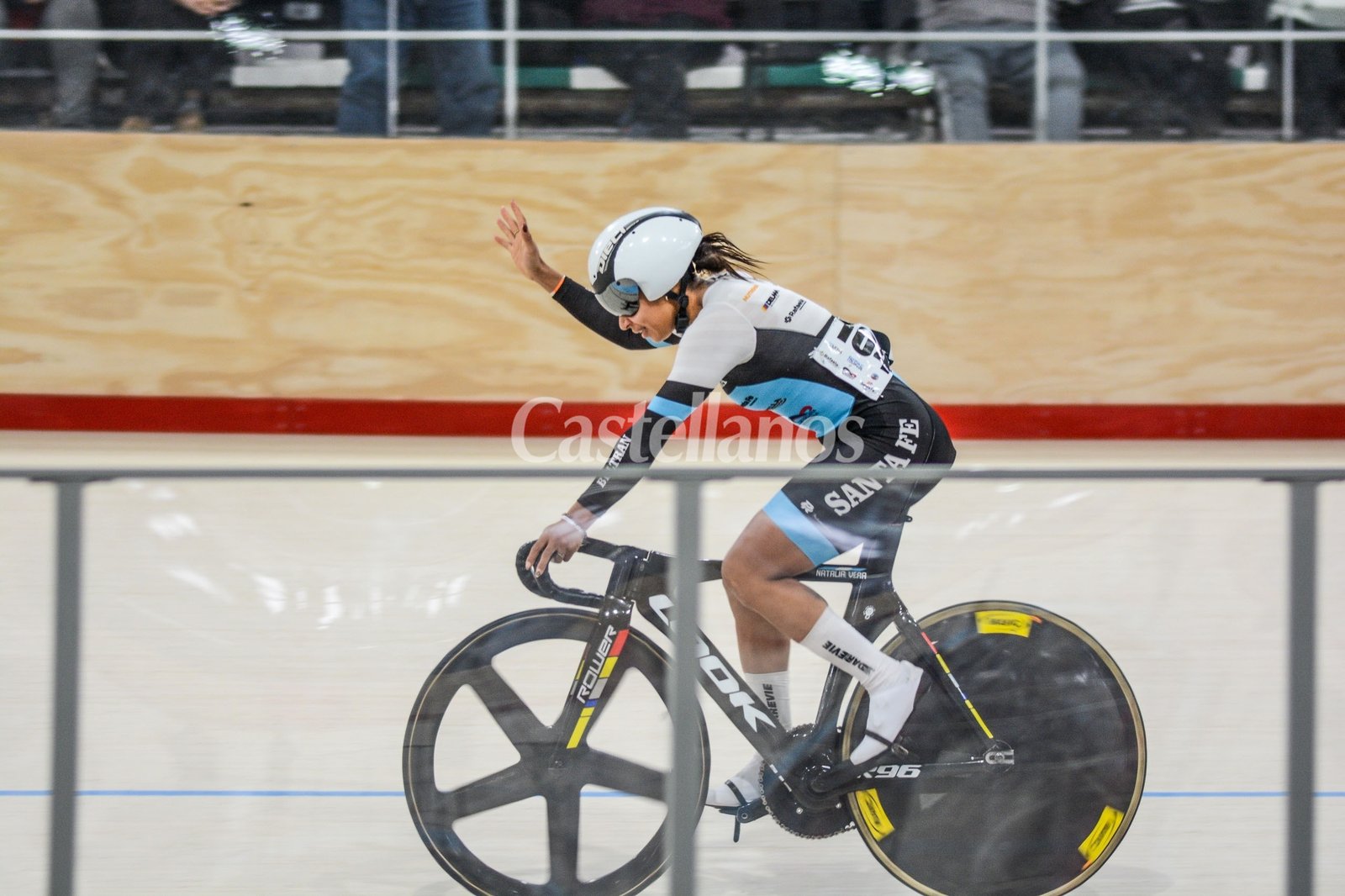 Ciclismo de pista: Valentina Méndez y Natalia Vera clasificaron entre las cuatro mejores del sprint femenino y Tomás Moyano quedó segundo en la carrera tempo del ómnium