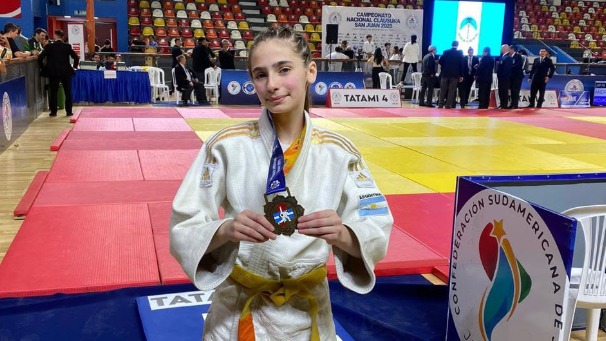 Es campeona nacional, fue convocada al Panamericano de Judo en México y busca apoyo para costear el viaje: el sueño de Isabella Tuetto