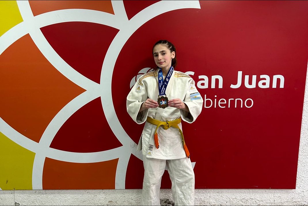 Es campeona nacional, fue convocada al Panamericano de Judo en México y busca apoyo para costear el viaje: el sueño de Isabella Tuetto