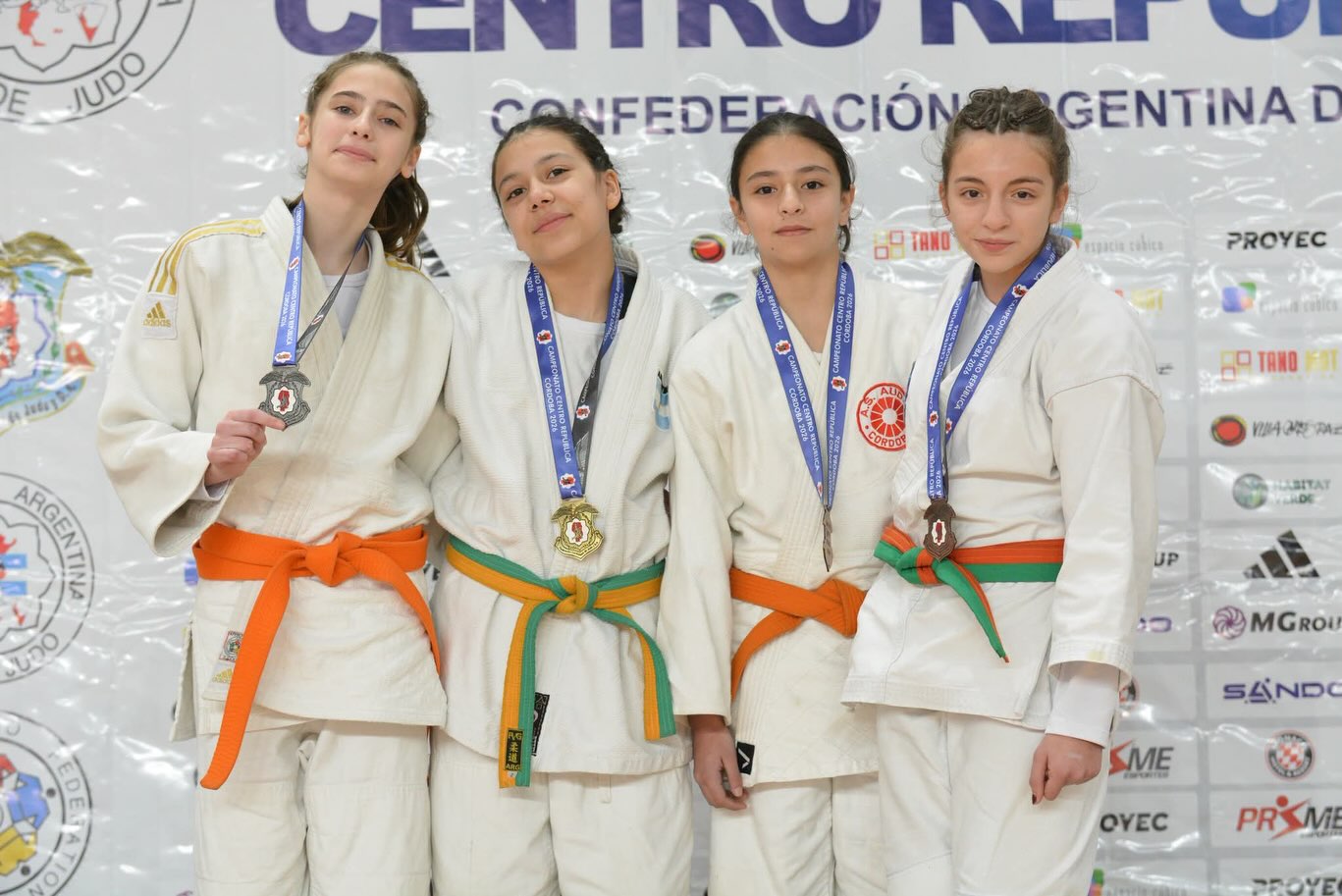 Es campeona nacional, fue convocada al Panamericano de Judo en México y busca apoyo para costear el viaje: el sueño de Isabella Tuetto