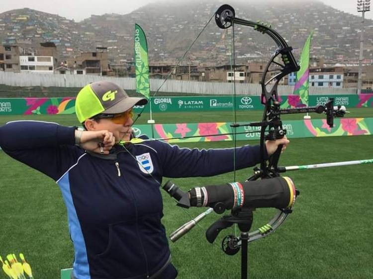 María González, Daniela Cheffer y Guillermina González se colgaron la plata en el equipo compuesto femenino: le ganaron la semifinal a Brasil por tres puntos y cayeron 232 a 215 con Colombia