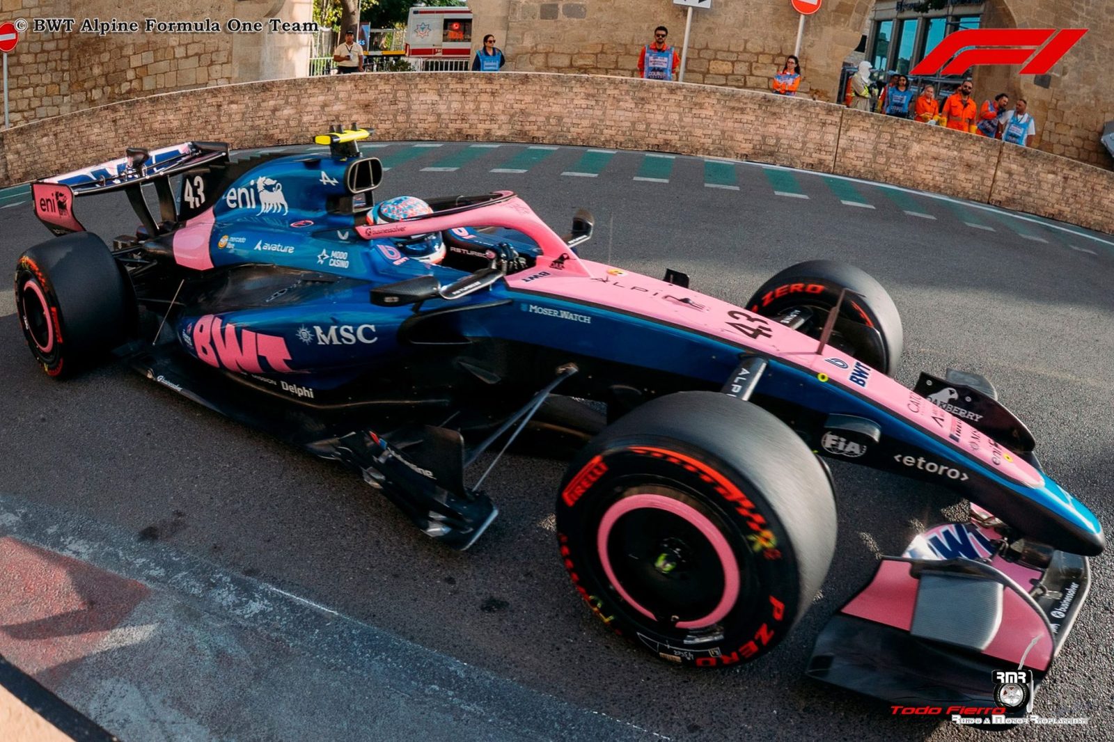 Franco Colapinto se metió por la parte sucia de la pista en el relanzamiento, no pudo frenar y chocó a Gasly: los dos Alpine abandonaron en Bakú y Lando Norris también quedó afuera