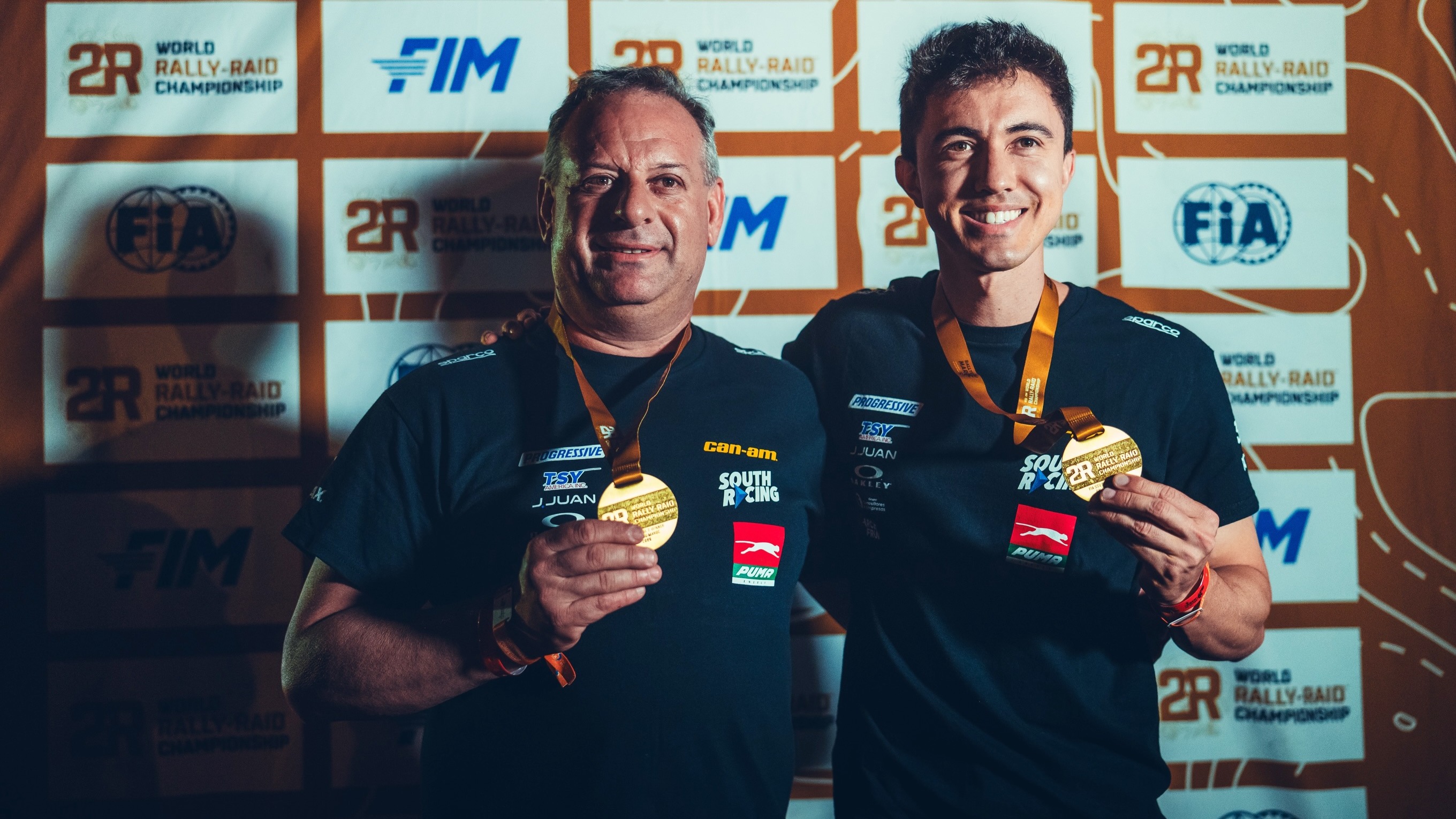 Jeremías con su medalla de la etapa 3.