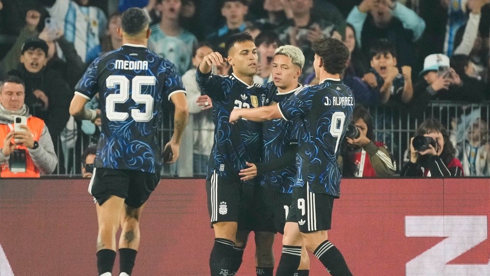 La Selección festejando uno de los 7 goles ante la seleccióna africana (AP)
