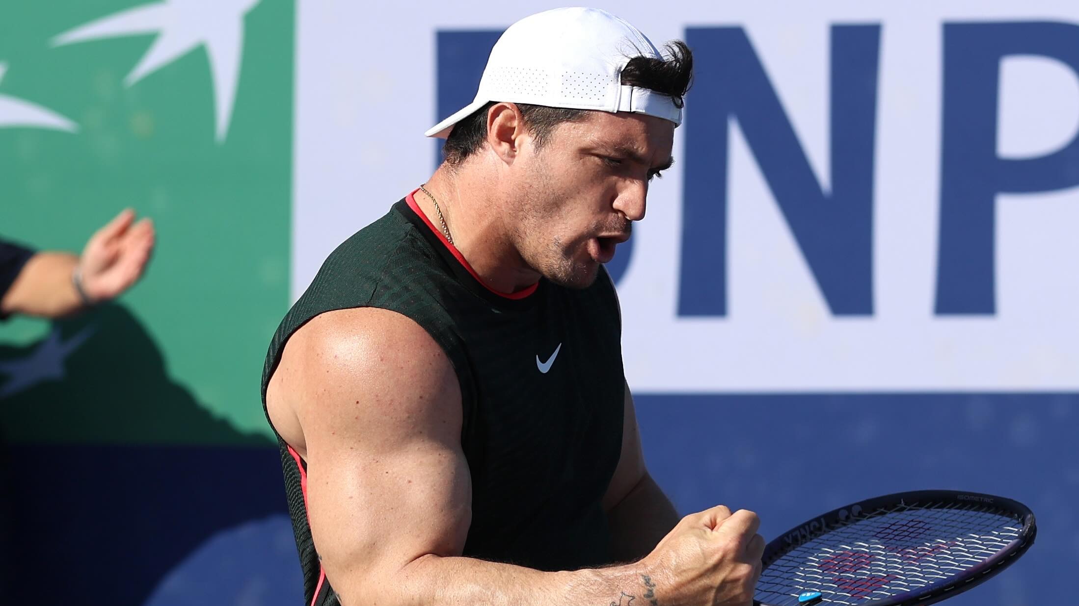 Gusti festejando en las canchas del French Riviera Open.