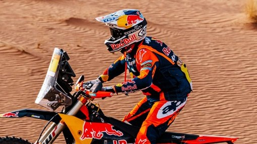 Luciano Benavides con su moto en el Rally de Marruecos