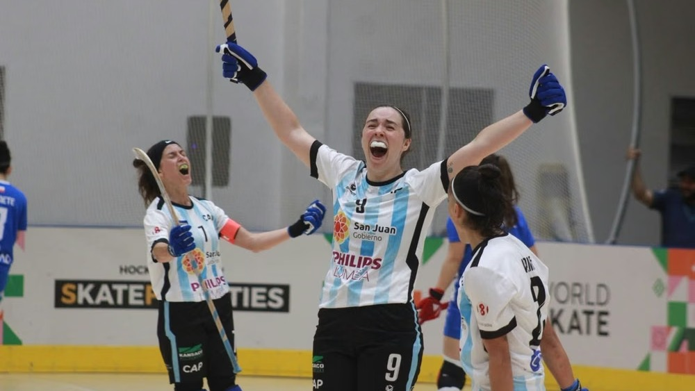 Las Águilas festejando en el Mundial de hockey sobre patines de Asunción