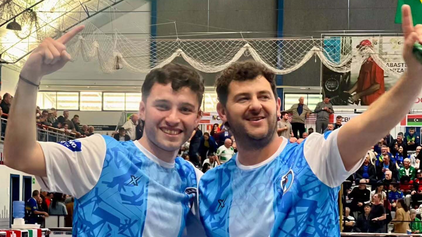El festejo y la emoción de los campeones mundiales en Brasil. (Foto: Confederación Argentina de Bochas)